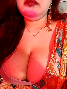 Snapshot of Suhanakhan00 chatting on May 30, 2026, 6:13 pm Suhanakhan00 online show from May 30, 2026, 6:13 pm