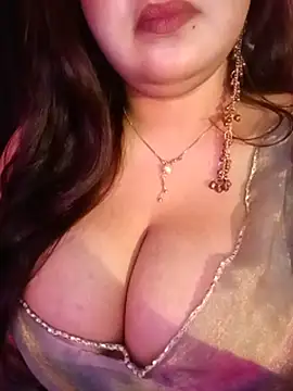 Snapshot of Suhanakhan00 chatting on July 20, 2026, 10:39 am Suhanakhan00 online show from July 20, 2026, 10:39 am
