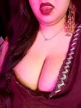 Snapshot of Suhanakhan00 chatting on May 16, 2026, 10:36 am Suhanakhan00 online show from May 16, 2026, 10:36 am