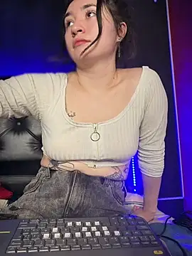 Sophie LS online show from May 6, 2026, 7:56 am