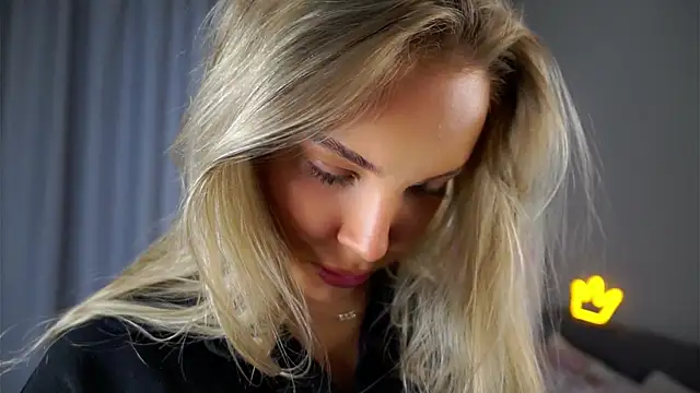 Snapshot of AftonConnett chatting on October 21, 2025, 1:05 am AftonConnett online show from October 21, 2025, 1:05 am