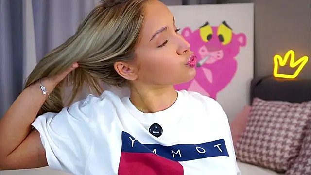 Snapshot of AftonConnett chatting on November 19, 2025, 2:11 am AftonConnett online show from November 19, 2025, 2:11 am