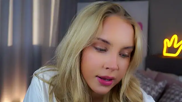 Snapshot of AftonConnett chatting on October 9, 2025, 1:06 am AftonConnett online show from October 9, 2025, 1:06 am