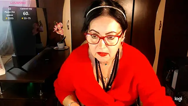 Snapshot of exymilf_ chatting on October 8, 2025, 10:17 am exymilf online show from October 8, 2025, 10:17 am