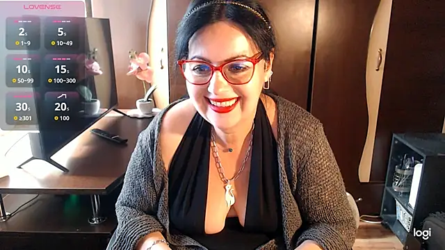 Snapshot of exymilf_ chatting on October 13, 2025, 11:01 am exymilf online show from October 13, 2025, 11:01 am