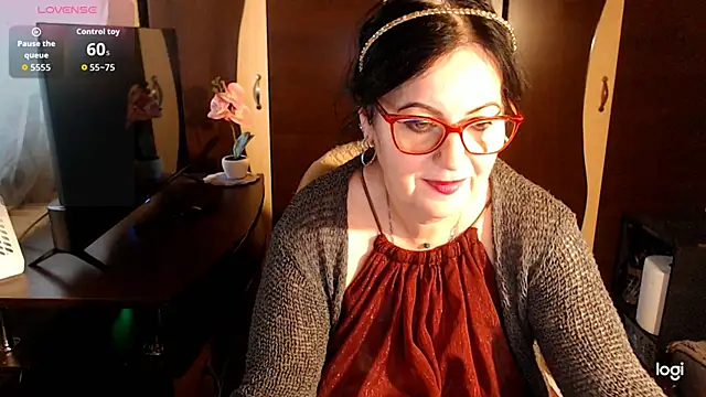 Snapshot of exymilf_ chatting on November 10, 2025, 11:15 am exymilf online show from November 10, 2025, 11:15 am