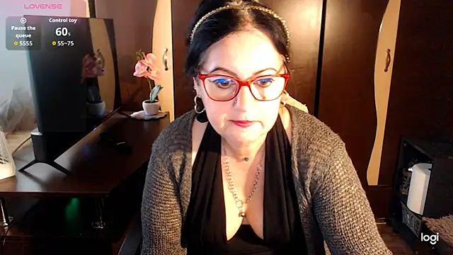 Snapshot of exymilf_ chatting on November 9, 2025, 11:47 am exymilf online show from November 9, 2025, 11:47 am