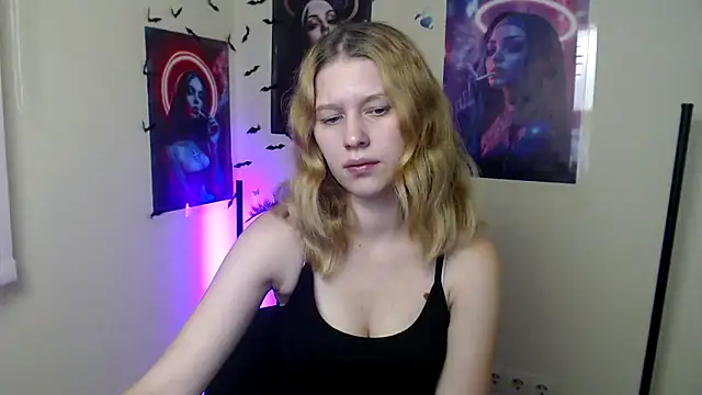 Snapshot of StellaCRL chatting on November 9, 2025, 6:12 pm StellaCRL online show from November 9, 2025, 6:12 pm