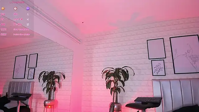 Snapshot of Lizzie-Evans chatting on February 18, 2026, 12:12 pm Lizzie-Evans online show from February 18, 2026, 12:12 pm