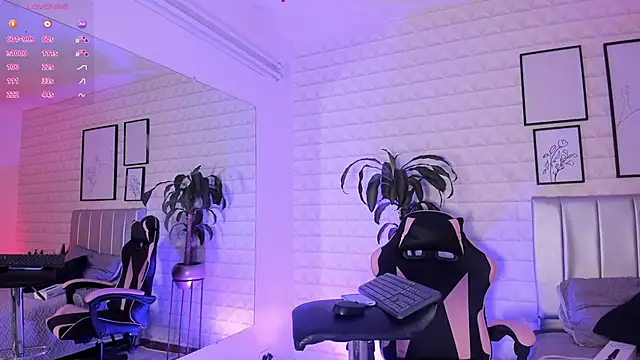 Snapshot of Lizzie-Evans chatting on March 7, 2026, 12:10 pm Lizzie-Evans online show from March 7, 2026, 12:10 pm