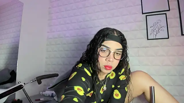 Snapshot of Lizzie-Evans chatting on May 20, 2026, 12:02 pm Lizzie-Evans online show from May 20, 2026, 12:02 pm