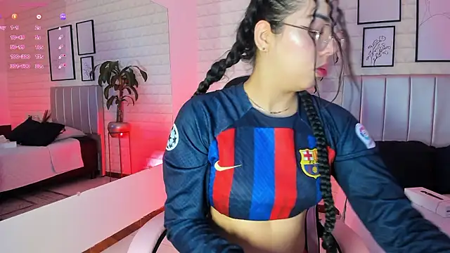 Snapshot of Lizzie-Evans chatting on February 13, 2026, 12:05 pm Lizzie-Evans online show from February 13, 2026, 12:05 pm