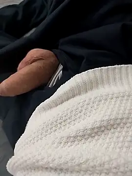 Snapshot of ptrz990 chatting on October 24, 2025, 5:23 pm ptrz990 online show from October 24, 2025, 5:23 pm