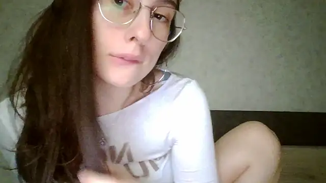 briannababy  online show from April 26, 2026, 7:33 pm