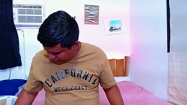 Snapshot of lucasandSofi chatting on November 2, 2025, 4:12 pm lucasandSofi online show from November 2, 2025, 4:12 pm