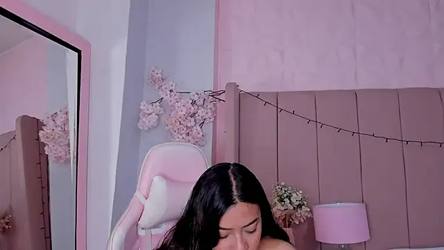 Snapshot of MollyBigBoobs12 chatting on October 13, 2025, 9:05 pm MollyBigBoobs12 online show from October 13, 2025, 9:05 pm