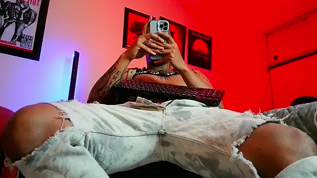 Snapshot of Leonnardo_Jaramillo chatting on September 9, 2025, 10:41 pm Leonnardo Jaramillo online show from September 9, 2025, 10:41 pm