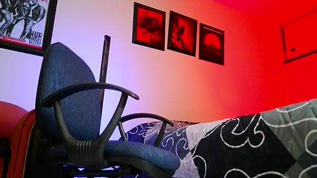 Snapshot of Leonnardo_Jaramillo chatting on September 11, 2025, 12:05 pm Leonnardo Jaramillo online show from September 11, 2025, 12:05 pm