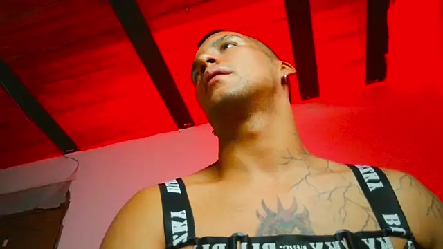 Snapshot of Leonnardo_Jaramillo chatting on February 25, 2025, 10:04 am Leonnardo Jaramillo online show from February 25, 2025, 10:04 am