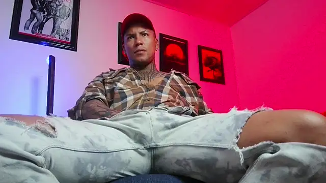 Snapshot of Leonnardo_Jaramillo chatting on October 16, 2025, 10:34 am Leonnardo Jaramillo online show from October 16, 2025, 10:34 am