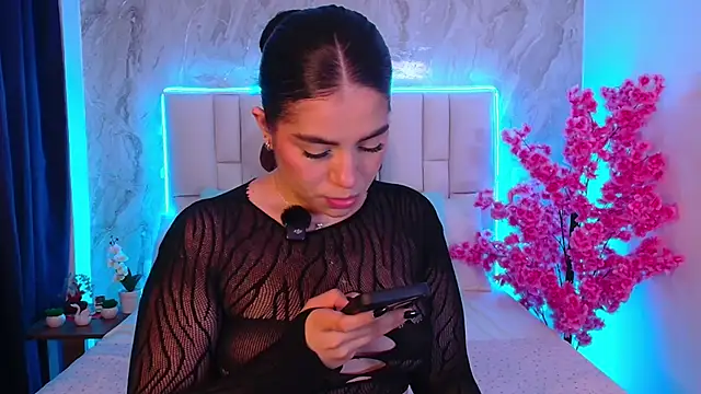 Snapshot of IsabellaAnngel chatting on June 7, 2026, 4:28 am IsabellaAnngel online show from June 7, 2026, 4:28 am