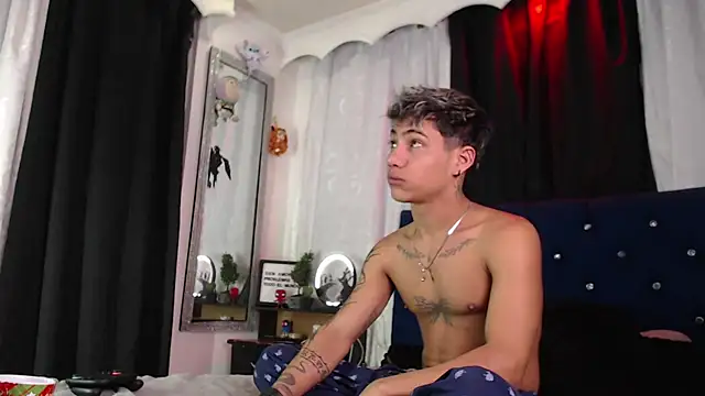 Snapshot of Sexys_Boys_Hot1 chatting on June 30, 2026, 1:05 am Sexys Boys Hot1 online show from June 30, 2026, 1:05 am