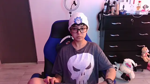 thomascooper7 online show from November 10, 2025, 6:13 pm