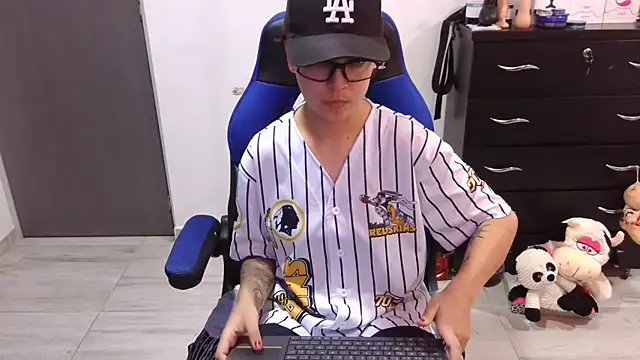 thomascooper7 online show from November 30, 2025, 7:36 pm