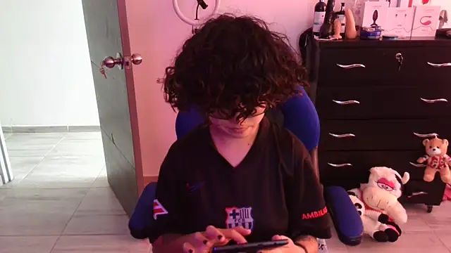 thomascooper7 online show from November 5, 2025, 7:06 pm