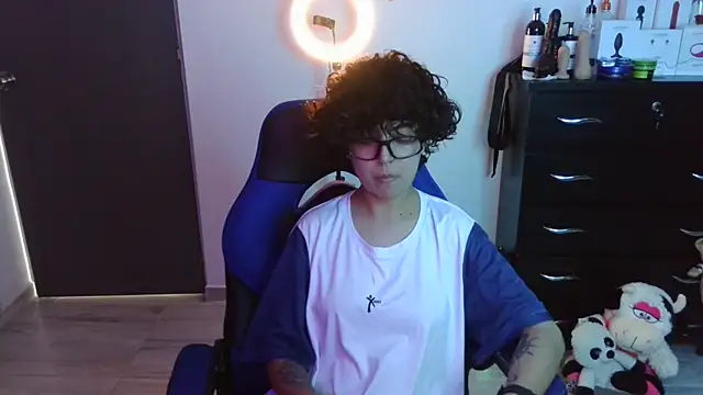 thomascooper7 online show from October 13, 2025, 7:26 pm