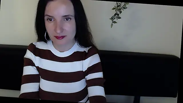 LaimaV  online show from May 4, 2026, 10:45 pm