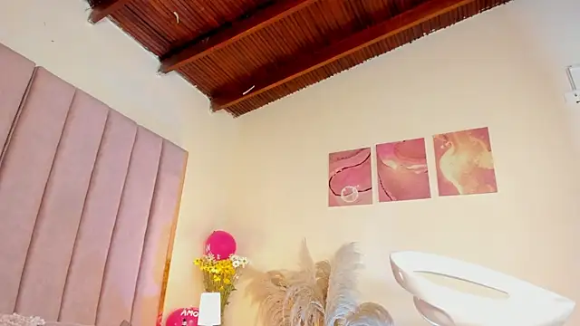 Snapshot of Milan_ebony chatting on October 8, 2025, 12:28 pm Milan ebony online show from October 8, 2025, 12:28 pm