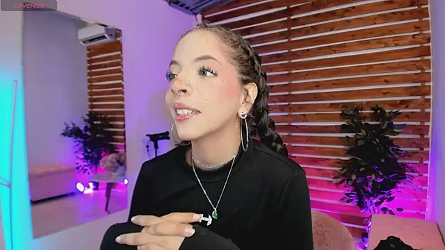 Sapphire Venuss online show from February 4, 2026, 1:22 am