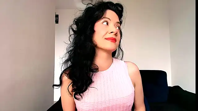 Snapshot of miabeautyxx chatting on April 6, 2026, 1:23 pm miabeautyxx online show from April 6, 2026, 1:23 pm