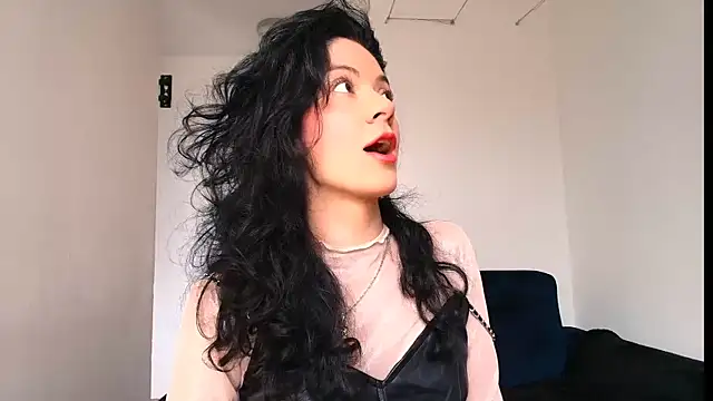 miabeautyxx online show from March 20, 2026, 1:56 pm