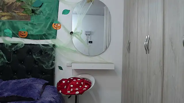 Snapshot of lily_f00x chatting on October 11, 2025, 12:33 am lily f00x online show from October 11, 2025, 12:33 am