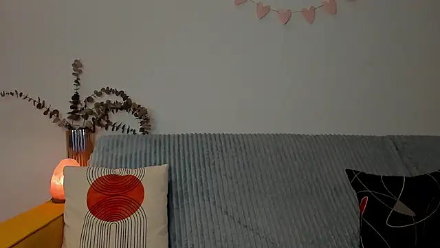 erika hoiree online show from November 8, 2025, 4:05 am