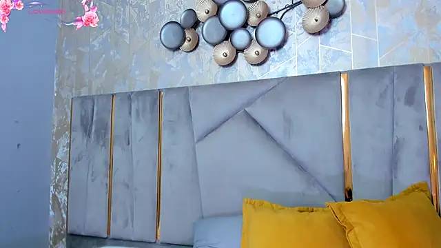 KimDevinne online show from October 30, 2025, 2:32 am