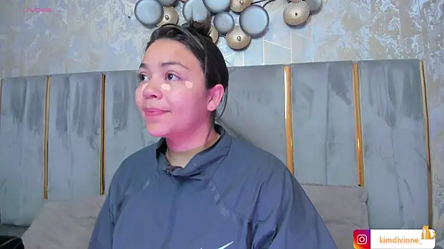 KimDevinne online show from October 9, 2025, 3:18 am