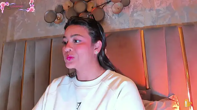 Snapshot of KimDevinne chatting on February 21, 2026, 2:24 am KimDevinne online show from February 21, 2026, 2:24 am