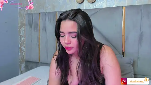 KimDevinne online show from October 22, 2025, 2:55 am