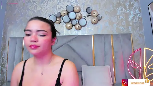 KimDevinne online show from September 27, 2025, 3:01 am