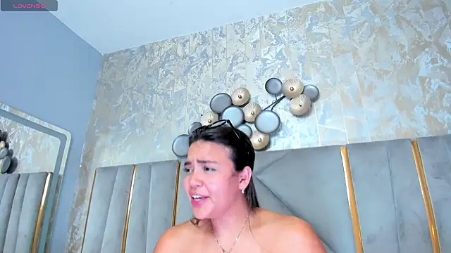 Snapshot of KimDevinne chatting on February 8, 2026, 3:15 am KimDevinne online show from February 8, 2026, 3:15 am