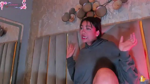 Snapshot of KimDevinne chatting on February 19, 2026, 3:03 am KimDevinne online show from February 19, 2026, 3:03 am