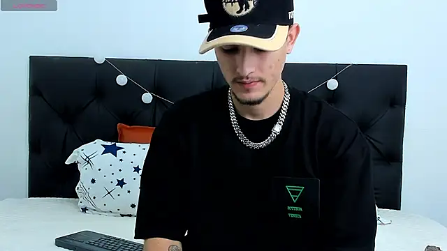 Snapshot of PhilipRich chatting on January 3, 2025, 3:01 pm PhilipRich online show from January 3, 2025, 3:01 pm