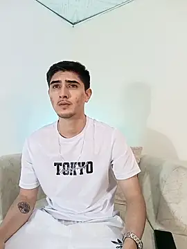 Snapshot of PhilipRich chatting on October 21, 2025, 5:45 pm PhilipRich online show from October 21, 2025, 5:45 pm