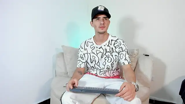 Snapshot of PhilipRich chatting on September 16, 2025, 6:42 pm PhilipRich online show from September 16, 2025, 6:42 pm