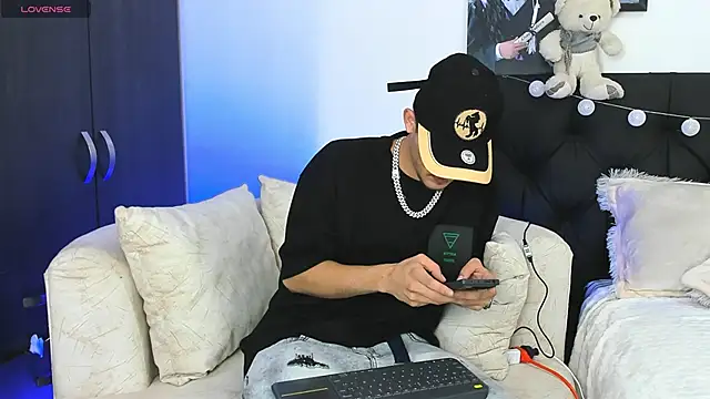 Snapshot of PhilipRich chatting on January 10, 2025, 7:54 pm PhilipRich online show from January 10, 2025, 7:54 pm