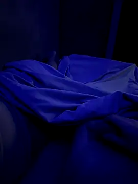 mismmia online show from September 23, 2025, 4:41 am