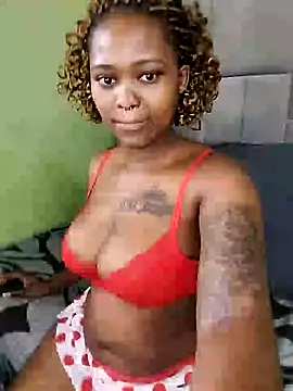 Snapshot of ThickPearlx23 chatting on November 27, 2025, 6:03 am ThickPearlx23 online show from November 27, 2025, 6:03 am